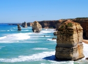 英雄联盟总决赛赛程-篮球与足球的共鸣，东契奇完美发挥下的德甲争冠夜