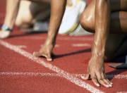 LOL决赛-范弗利特化身防守围场，当F1揭幕战的轰鸣遇见篮球场的窒息锁防