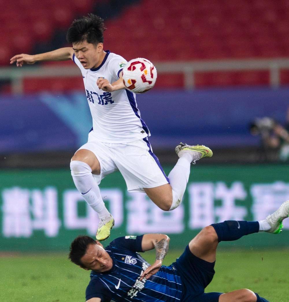 关于本土球星大放异彩，成为球队关键人物的信息