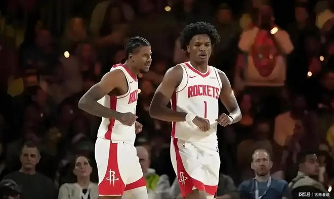 火箭队和勇士队体育场上的对抗 火箭队和勇士队体育场上的对抗