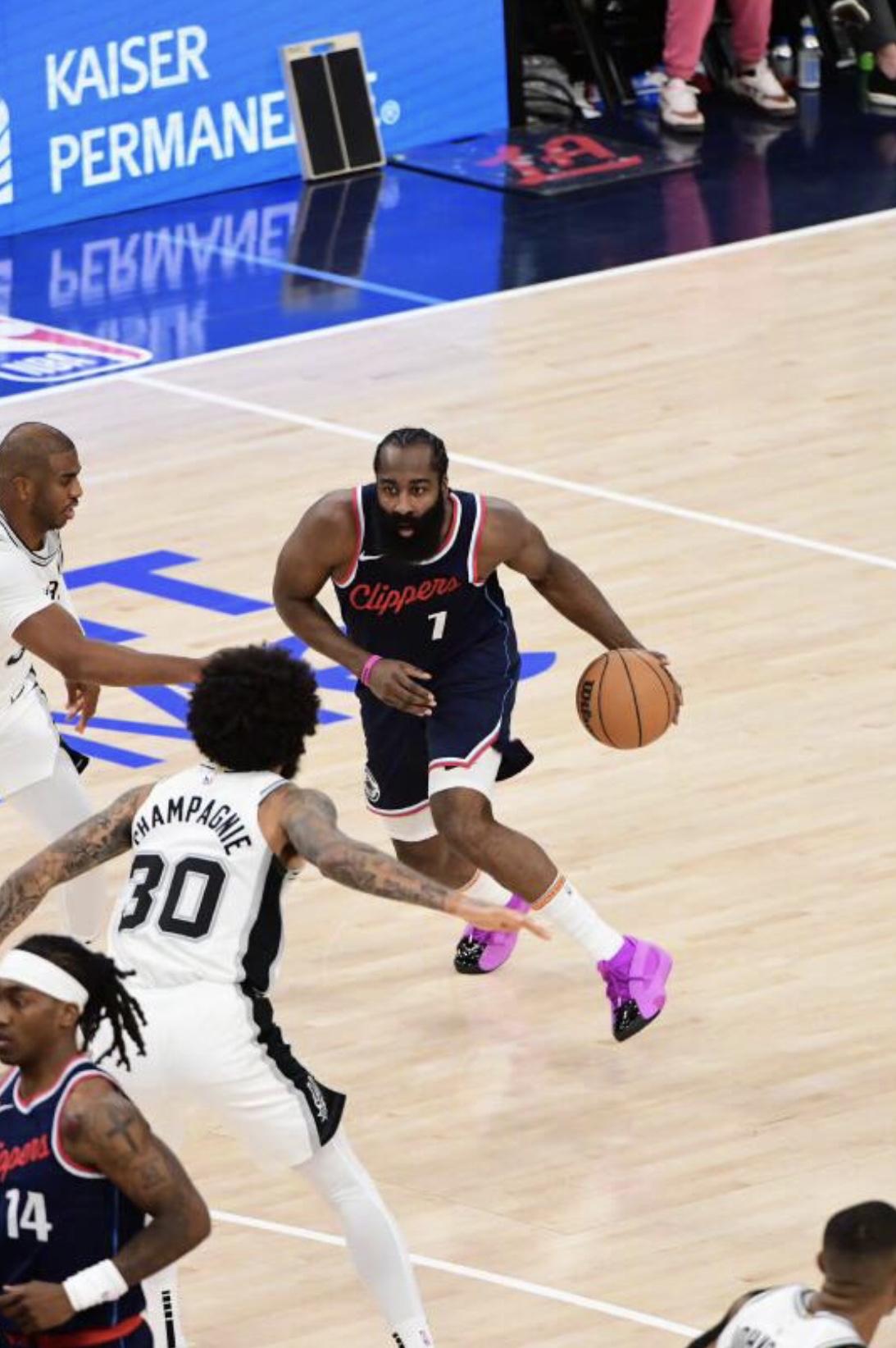 包含马刺对快船：巅峰对决火药味十足的词条