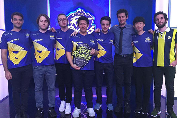 包含落幕时刻精彩绝伦，土耳其队不负众望夺得冠军的词条