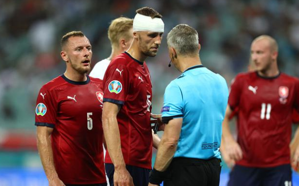 丹麦队逆转印度队，郑思维统治全场的简单介绍