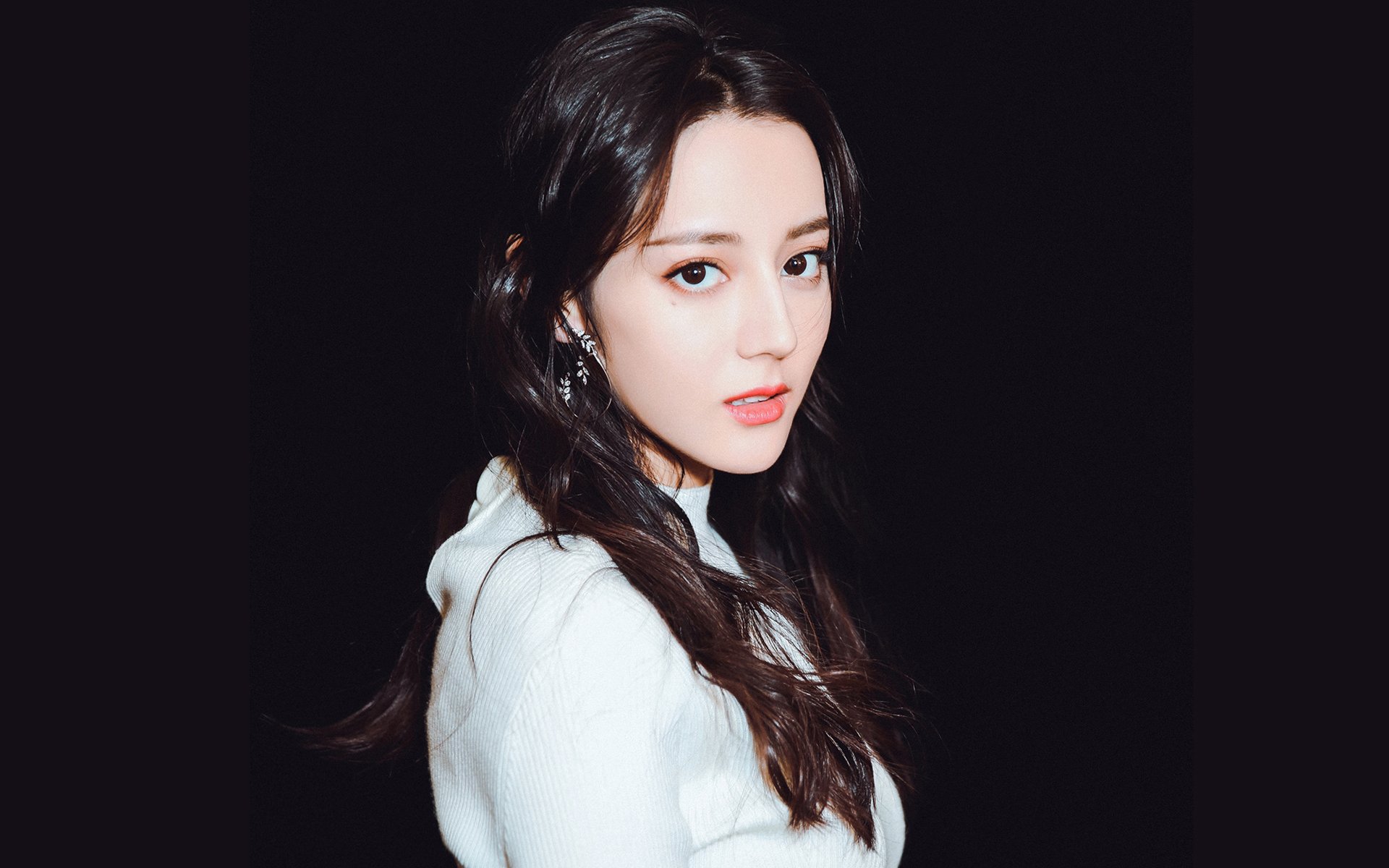 棋局已毕,新局未明,一场国家德比与一场生死战,照见足球的幽灵