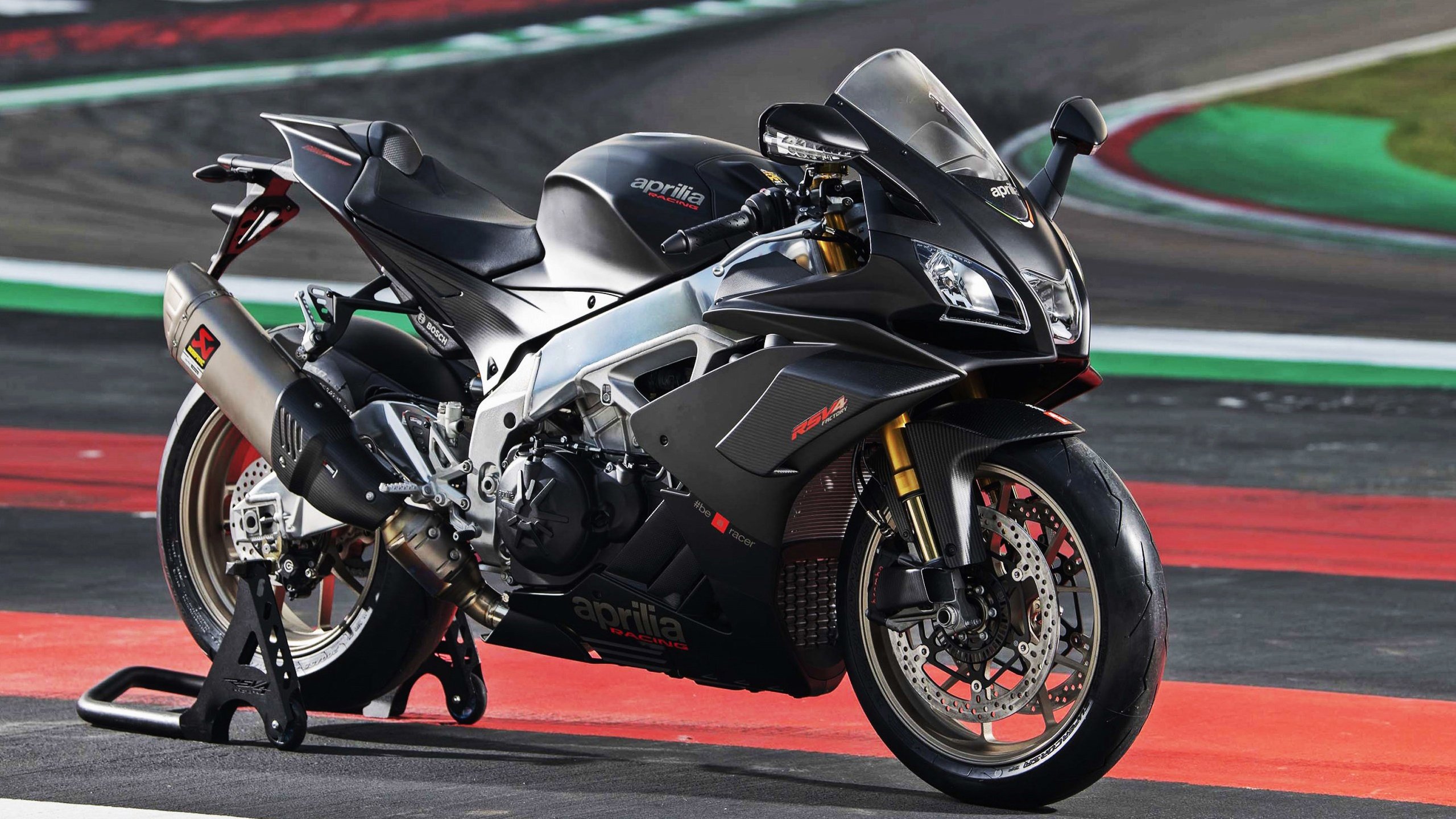 当库里的三分如凯恩般致命，竞技体育同一种剧本，为何总让我们心潮难平？